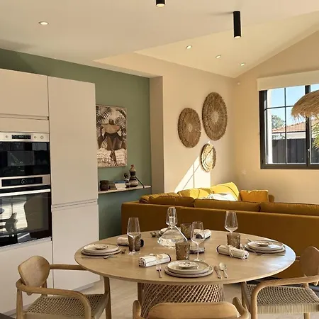 Le Clos Des Pins Vakantiehuis *